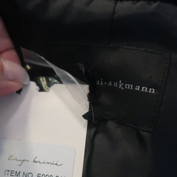 NWT Womens Kai-aakmann Black Velour 2 Button Blazer Sz L * - Picture 7 of 7